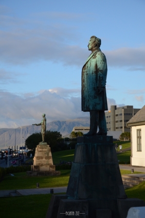 Reykjavík: statues in front of Prime Minister’s Office