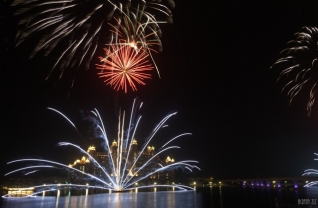 uae-dubai-fireworks-40thousandkm-204310-2